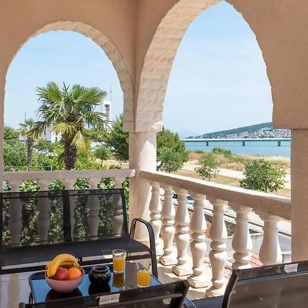 A 1 - Seafront With Balcony 1 Min To 公寓