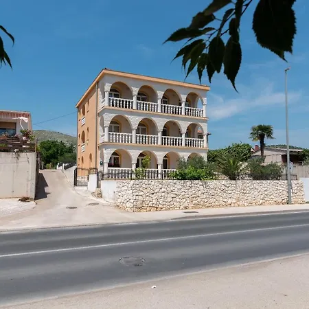 A 1 - Seafront With Balcony 1 Min To 公寓