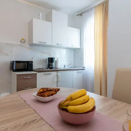 A1 - Seafront With Balcony 1 Min To