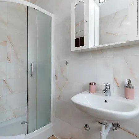 A1 - Seafront With Balcony 1 Min To