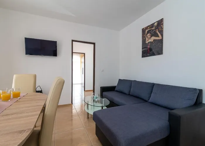 Apartament A1 - Seafront With Balcony 1 Min To