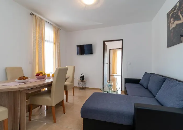 A1 - Seafront With Balcony 1 Min To Apartament Trogir