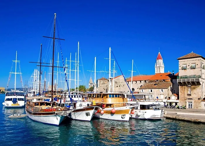 A1 - Seafront With Balcony 1 Min To Apartament Trogir