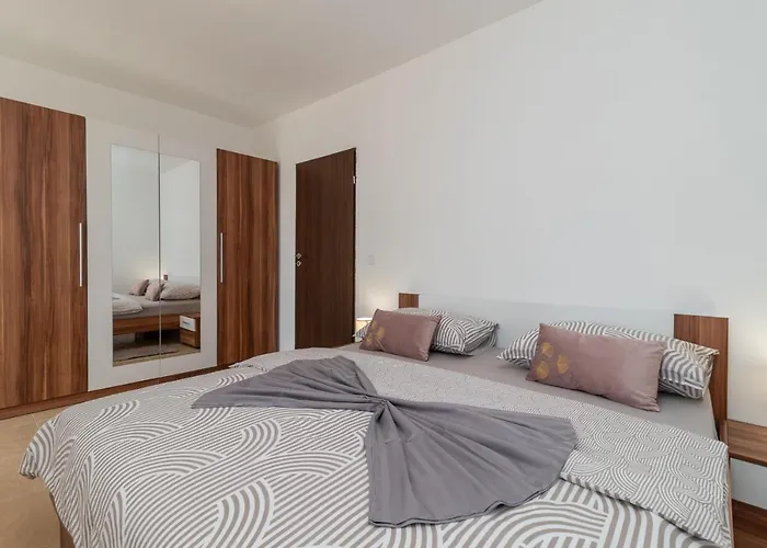 A1 - Seafront With Balcony 1 Min To Apartament *