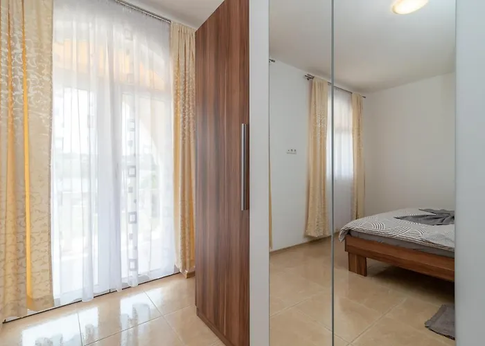 A1 - Seafront With Balcony 1 Min To