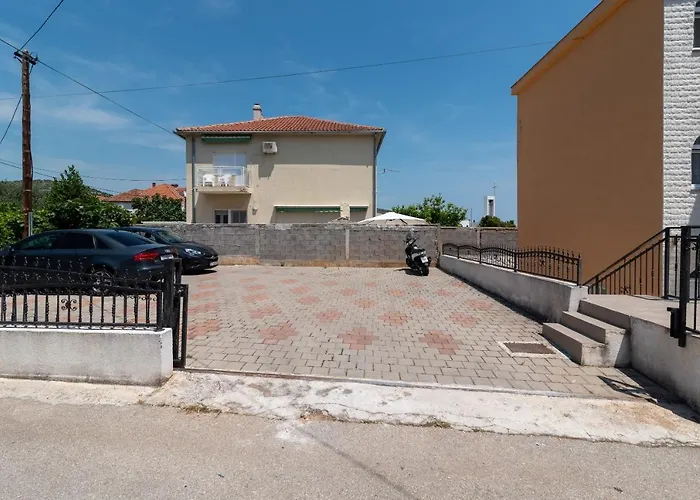 A1 - Seafront With Balcony 1 Min To *