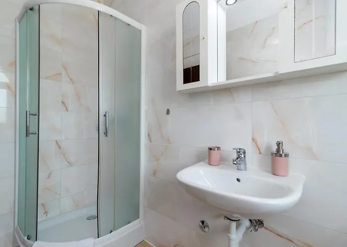 A1 - Seafront With Balcony 1 Min To