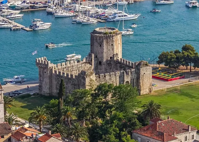 A1 - Seafront With Balcony 1 Min To