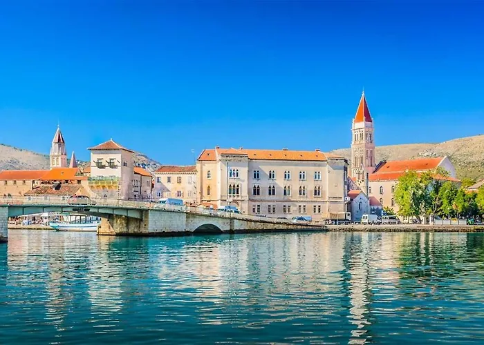 A1 - Seafront With Balcony 1 Min To * Trogir