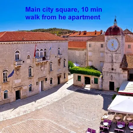 A 1 - Seafront With Balcony 1 Min To Appartement Trogir
