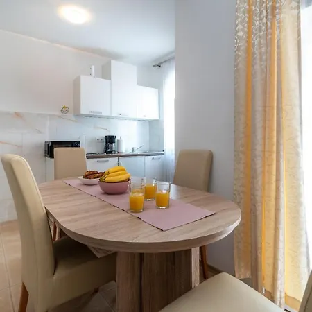 A 1 - Seafront With Balcony 1 Min To Appartement *