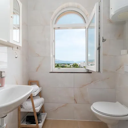 A1 - Seafront With Balcony 1 Min To