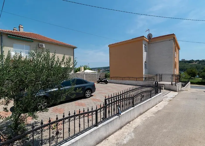 A1 - Seafront With Balcony 1 Min To