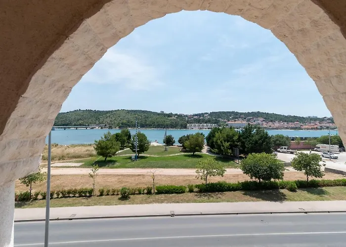 公寓 A1 - Seafront With Balcony 1 Min To 特罗吉尔
