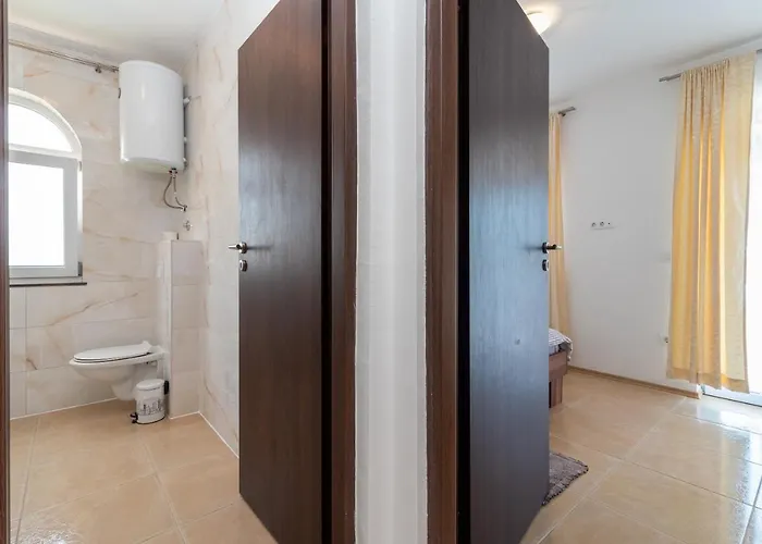 A1 - Seafront With Balcony 1 Min To *