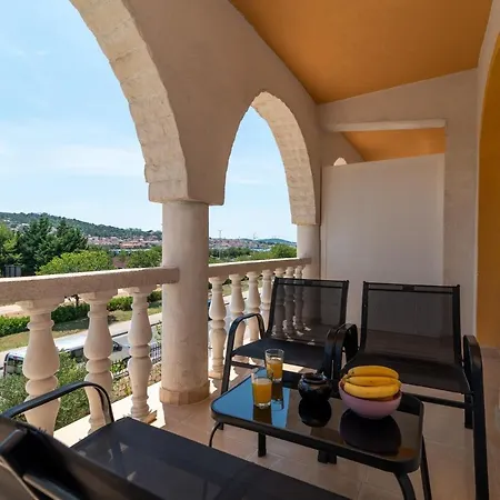 A1 - Seafront With Balcony 1 Min To *