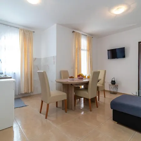 A 1 - Seafront With Balcony 1 Min To Apartment *