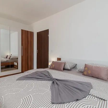 A 1 - Seafront With Balcony 1 Min To Apartment *