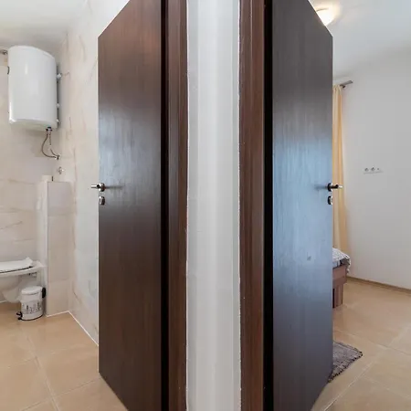 A1 - Seafront With Balcony 1 Min To *