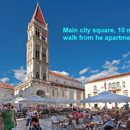 Apartament A1 - Seafront With Balcony 1 Min To Trogir